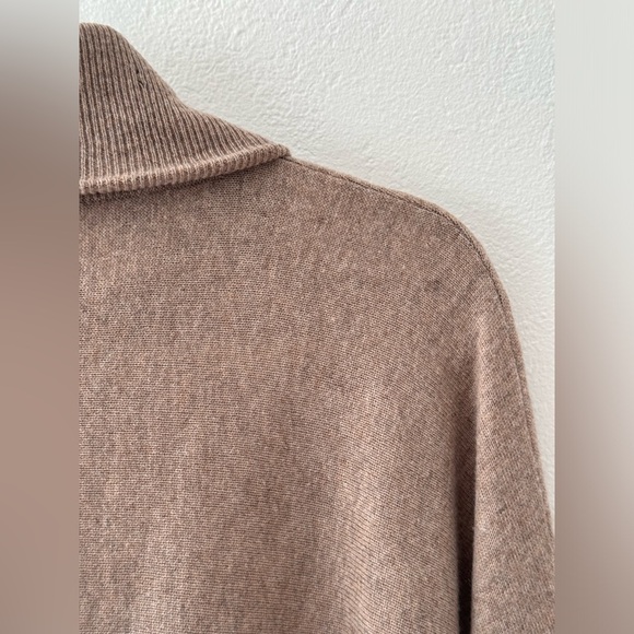 Garnet Hill Tan Cashmere Wool Oversized Kangaroo Pocket Turtleneck Sweater M - Picture 12 of 16